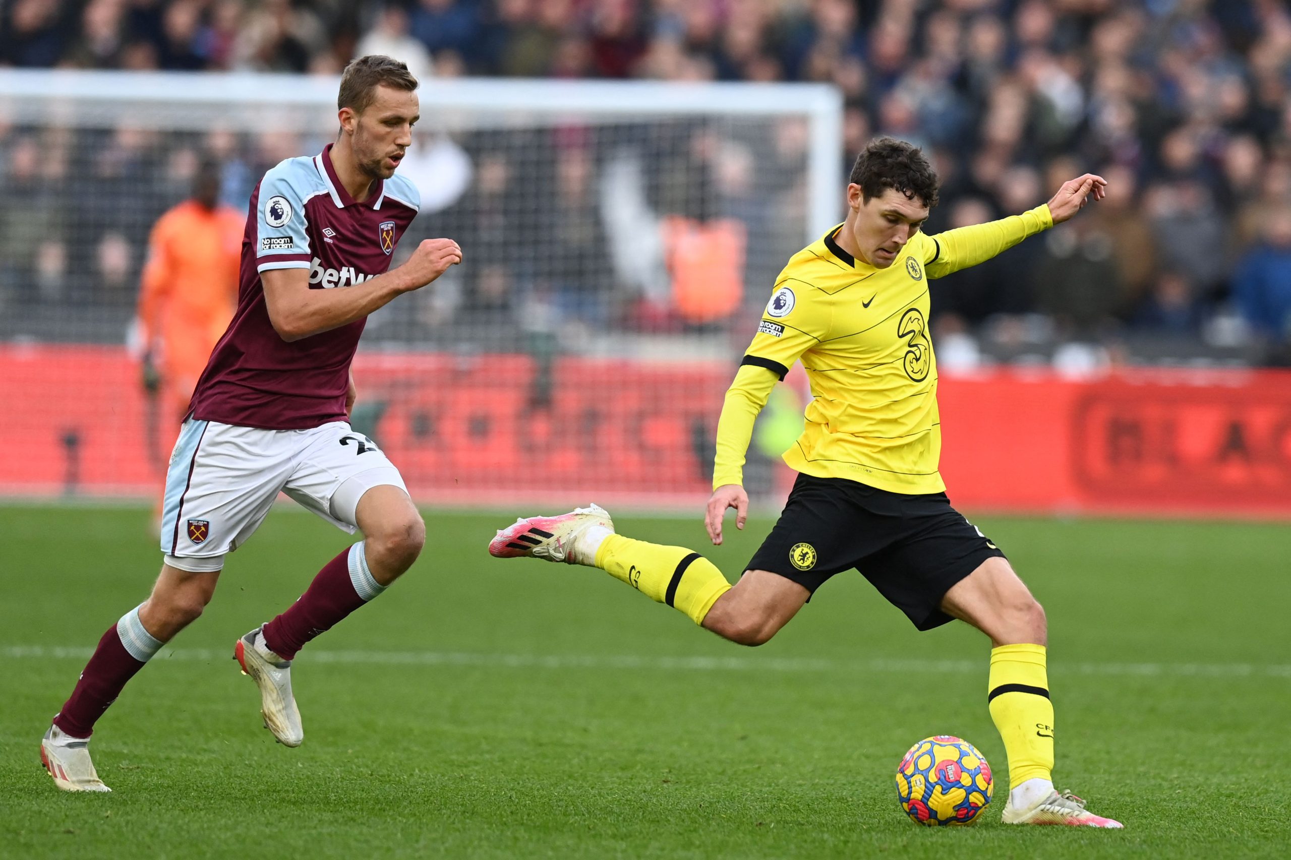 Transfer News: Chelsea star Andreas Christensen to complete Barcelona move by Thursday.