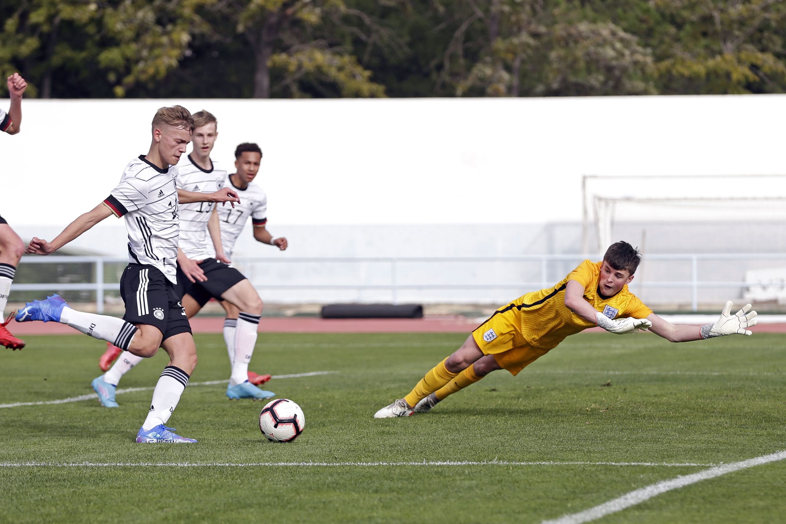 Jack Thompson in action for England U16 against Germany U16.(Photo by Ricardo Nascimento/Getty Images for DFB)