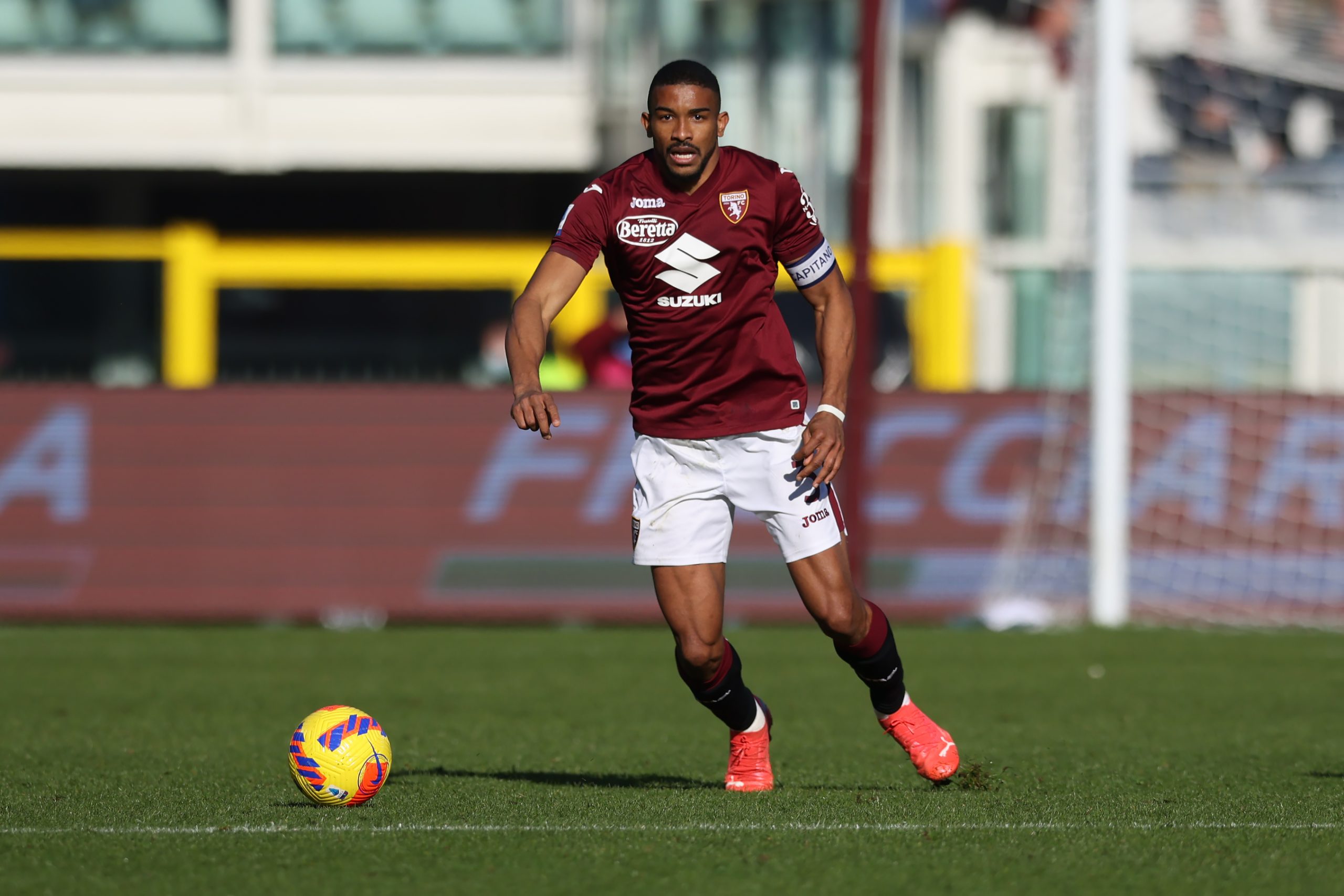 Liverpool set to bid for Torino centre-back Gleison Bremer amidst Chelsea interest.